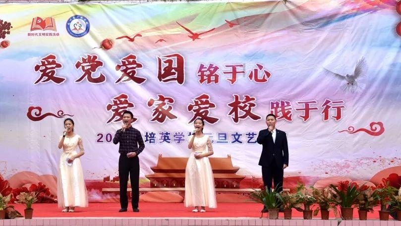 单板滑雪平行大回转开赛仪式 在美林谷滑雪场举行